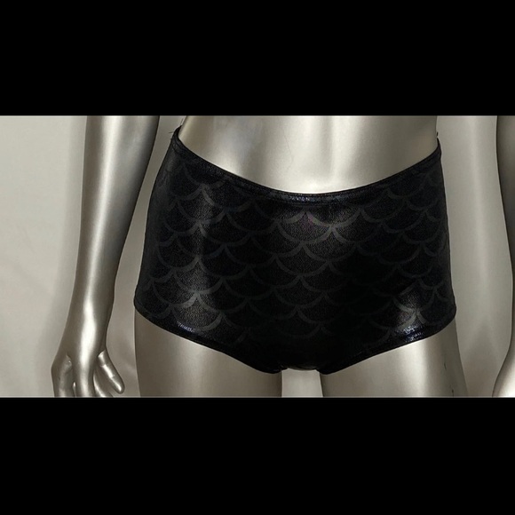 High Waist fish scale dance shorts - Picture 2 of 3